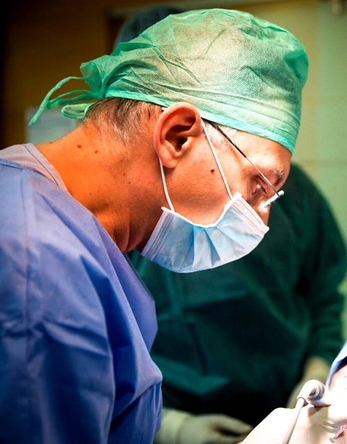 Oral surgery consultation at AEMC, showcasing advanced technology and patient care in a modern dental clinic